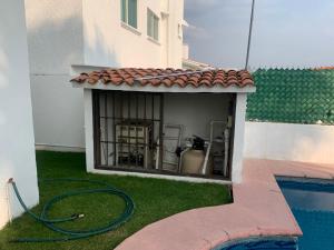 Residencia con alberca privada y jacuzzi en Lomas de Cocoyoc