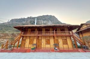 Mộc Châu Island - Thái Village