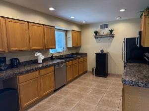 4 Bedrm 2 Ba Office WiFi Hiking House Central Phx