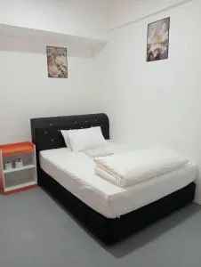 H Budget Hotel - 士姑来