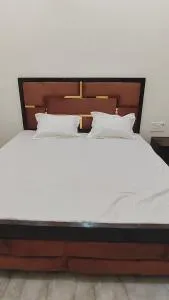 Shri Nikunj Dham - Rāya