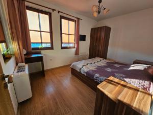 Емили Фемили Хаус