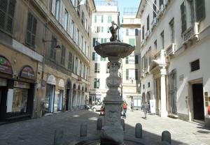 Tra i tetti di Campetto, attico con terrazzo e ascensore e parcheggio gratuito