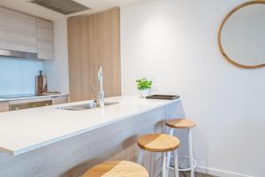Special Deal! 2BR in Heart of Gold Coast
