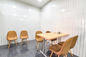 FabHotel Pearl Square