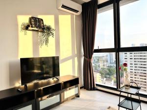cozy luxury suites urban in penang city view 10pax