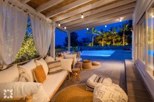 Villa Aldaba by Abahana Villas