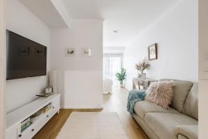 Modern Nomads Classic Modern 1BR Walk to Marvel & QV Market