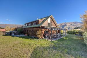 Large Ski Club Style Lodge, Views, Walk to town