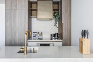 Modern Nomads Trendy 2BR Melbourne Central Skyline Near Station