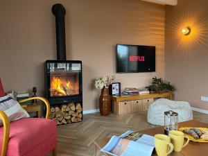 Cozy Family House with Garden and Greenhouse