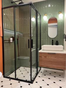 Cozy Family House with Garden and Greenhouse