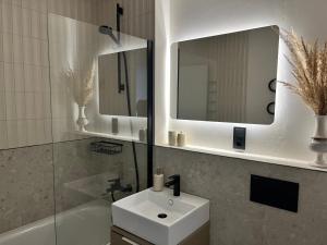 Cozy Family House with Garden and Greenhouse