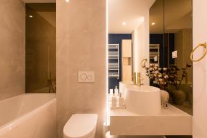 Cortina North - Modern Studio Apartment with Balcony