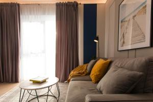 Cortina North - Modern Studio Apartment with Balcony