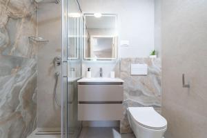 Sunny apartment seafront with sunbeds! Unique