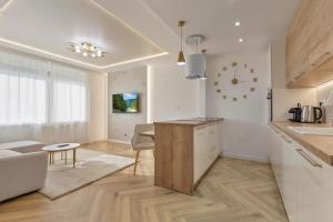 Elegant 1BR Apt with AC