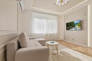 Elegant 1BR Apt with AC