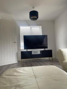 Modern & Spacious 3-Bedroom Home in Dartford, Ideal for Families, Groups and Contractors