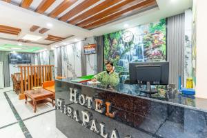 OYO 826 Hotel Hira Palace