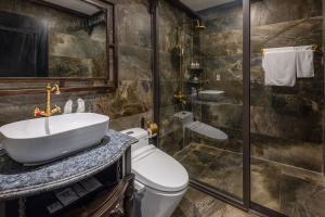 Suite Junior Có Ban Công (Junior Suite with Balcony)