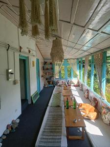 The Nook, Sainj