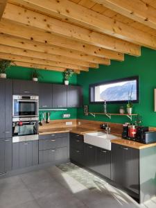 Chalets Chalet de montagne, Piscine avec vue et bain nordique : photos des chambres