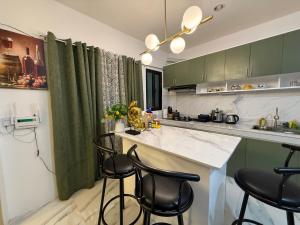 A Suburban Haven, top floor unit with Balcony- at Camarin Caloocan City!!