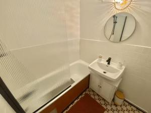 6-people top floor appart, calm, metro