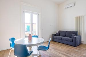 Sunny Panoramic Apartment by Napoliapartments