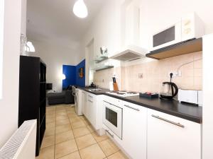 Stylish 1BR Apartment With AC in the Heart of Budapest -Skyline House