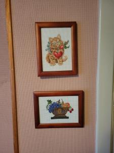 Mysigt rum med lantligt läge i privat bostad med katter