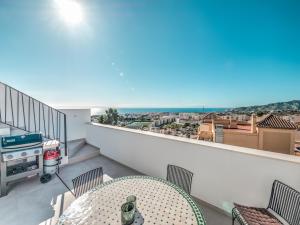 Modern townhouse with 3 terraces, pool and views