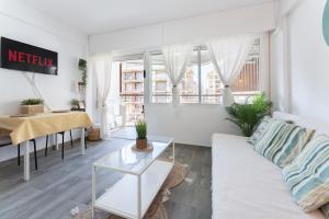 Salou Seafront! Private Terrace - AC & WiFi