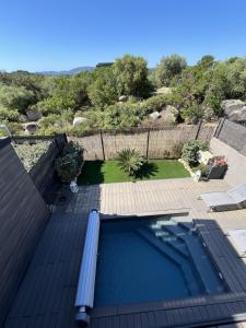 Maisons de vacances Luxueux DUPLEX avec PISCINE- JARDIN- BALCON : photos des chambres