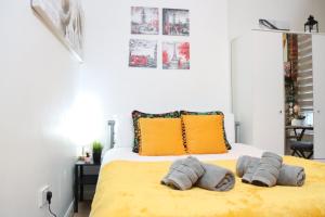 Stylish studio - private bathroom, 15mins to Central London!