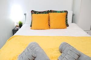 Stylish studio - private bathroom, 15mins to Central London!