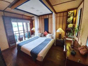 Yathra Houseboat