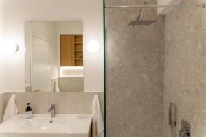 Cinecittà - Metro A Giulio Agricola A-C