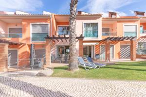 Jardins Vale de Santa Maria, with pool