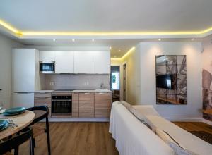 New house 80 m from the beach