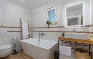 Villa Terra Magica Heated Pool Sauna and Jacuzzi