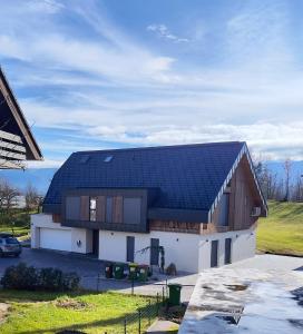 LUCKA BLED quiet location, free bikes, big garden, doctor