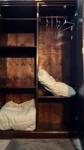 Naye Homes accessible 2 Bedroom apartment with Wi-Fi & parking