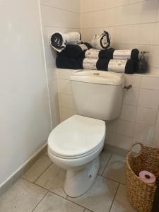 Maisons d'hotes Domaine Spa Perret-Au Calme-Chateau ArtDeco MasterSuite B&B et-ou Gite de Charme-A3Mn Giverny-Jardins Monet-Le Vexin-Piscine Ete-Parc 3Ha-Aire Enfants-PingPong-Options Diner-Billard-Massage-Yoga-Coaching-Fitness-Sauna-Hammam-Promo 2Nuits 1HJacuzzi Offerte : photos des chambres