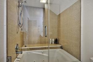 Zephyr Cove first level 1 Bed: close to everything bike, ski, swim!