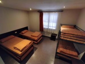 Quadruple Room with Bathroom room in Alberg Les Estades
