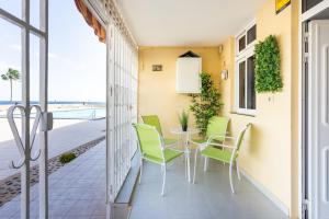 Home2Book Cozy Coastal Duplex & Pool, Caletillas