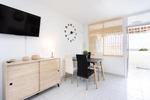 Home2Book Cozy Coastal Duplex & Pool, Caletillas