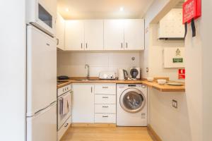 Tropical Sun by Atlantic Holiday